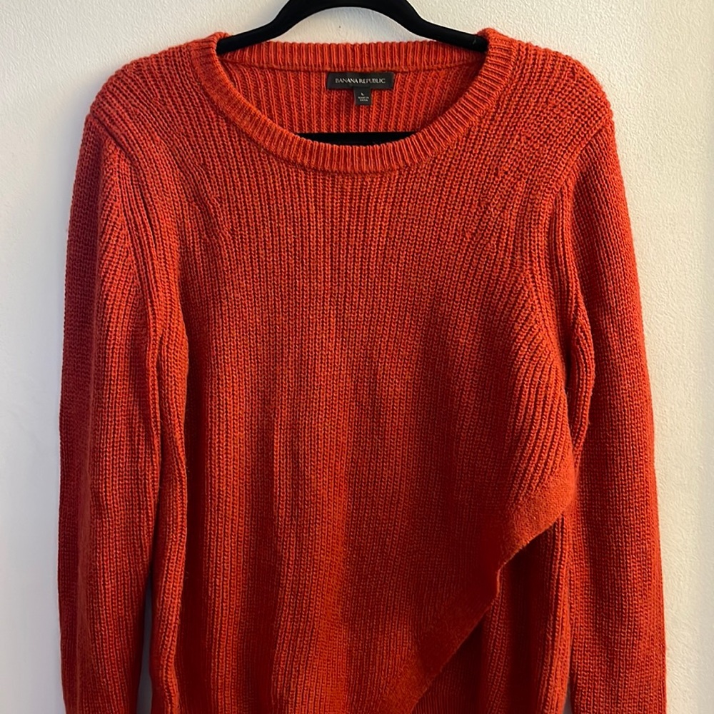 Banana Republic womens Burned Orange Sweater in Size Large